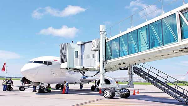 Airlines Aerobridges: విమాన సంస్థలు డబ్బు ఆదా కోసం ఏరోబ్రిడ్జ్లను ఉపయోగించడం లేదు: పార్లమెంట్ కమిటీ