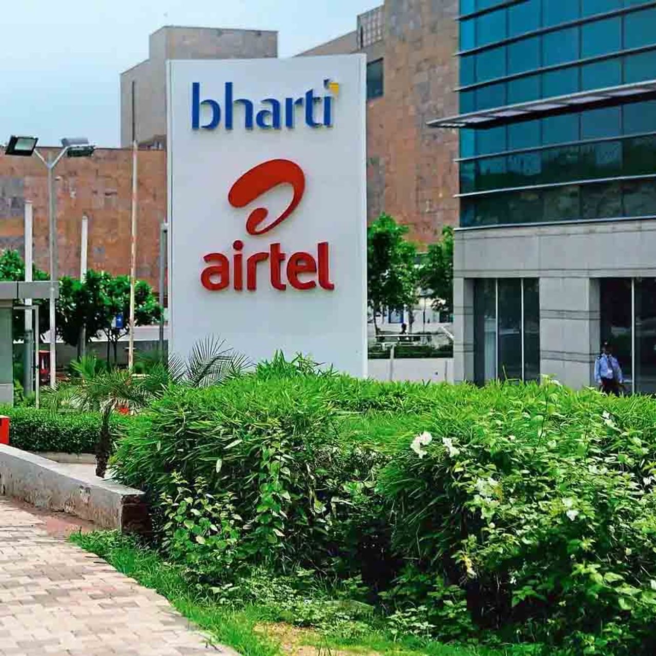 Airtel Payments: ప్రముఖ టెలికాం కంపెనీ ఎయిర్‌టెల్‌ 2027, 2028 ఆర్ధిక సంవత్సరాల్లో చెల్లించాల్సిన రుణవాయిదాలకు సంబంధించిన చెల్లింపులను (Payments) ముందస్తుగానే చేసినట్లు సునీల్ మిట్టల్ నేతృత్వంలోని టెల్కో ఓ ప్రకటనలో వెల్లడించింది.