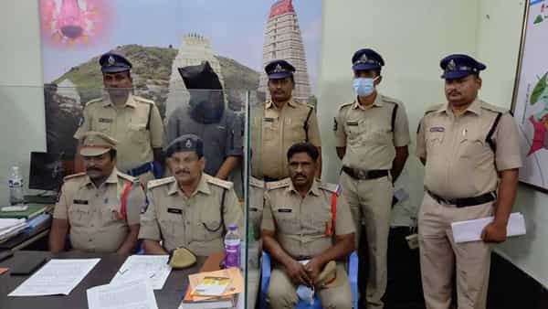Andhra Pradesh: ఇద్దరు ఫ్రెండ్స్ మిస్సింగ్.. రెండేళ్లుగా వీడని చిక్కుముడి.. ఒక్క పోస్ట్తో వెలుగులోకి సంచలన విషయాలు
