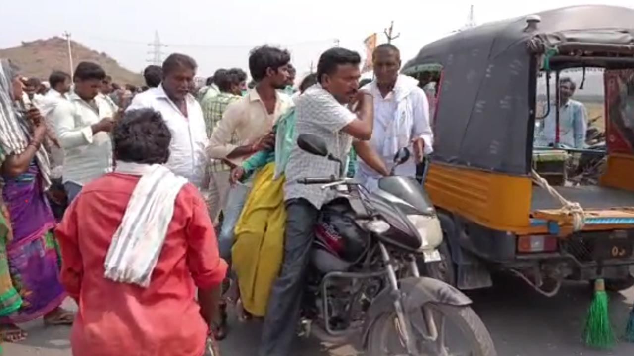 AP Road Accident: ప్రకాశం జిల్లాలో ఘోర రోడ్డు ప్రమాదం.. ముగ్గురు దుర్మరణం..