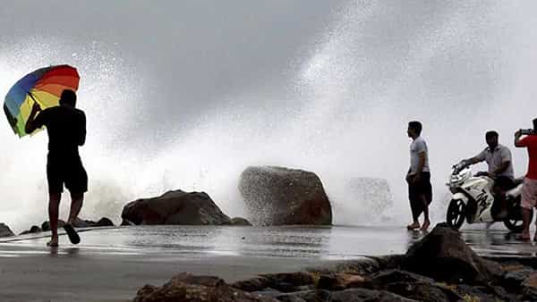 AP Weather Alert: ఏపీ ఆ ప్రాంతాల్లోని ప్రజలకు ఎండల నుంచి ఉపశమనం.. రాగల రెండు రోజుల్లో మోస్తరు వర్షాలు కురిసే అవకాశం