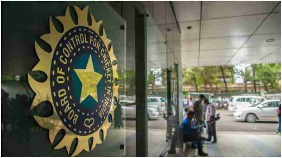 BCCI: బీసీసీఐ కాంట్రాక్ట్‌ నుంచి ఆ ఇద్దరు ఆటగాళ్లు ఔట్‌.. కోట్ల రూపాయల కోత..