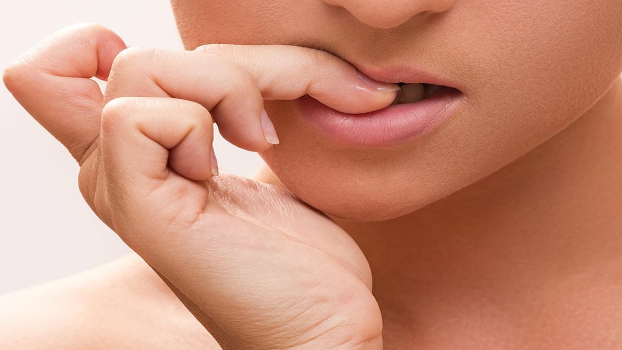 Health Tips: గోళ్లు కొరికే అలవాటు మానుకోలేకపోతున్నారా.. ఇలా చేస్తే ...