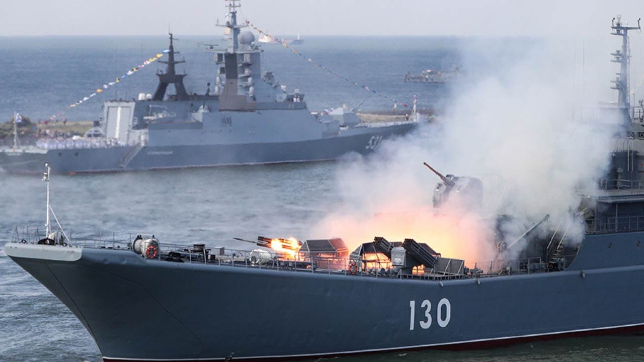 Russian Ships Black Sea: నల్ల సముద్రంపై కన్నేసిన అమెరికా.. రష్యాపై బాంబుల వర్షం కురిపించేందుకు మాస్టర్ ప్లాన్ రెడీ