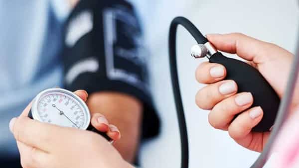 Blood Pressure: హై లేదా లో బీపీతో బాధపడుతున్నారా..? అయితే ఈ విషయాలను తప్పనిసరిగా తెలుసుకోండి..