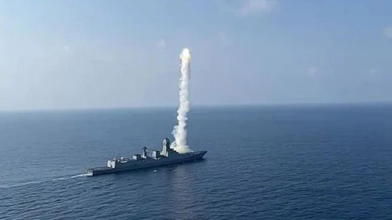 BrahMos Missile: లక్ష్యాన్ని చేధించిన బ్రహ్మోస్ క్షిపణి.. వాయుసేన ప్రయోగం విజయవంతం.. వీడియో