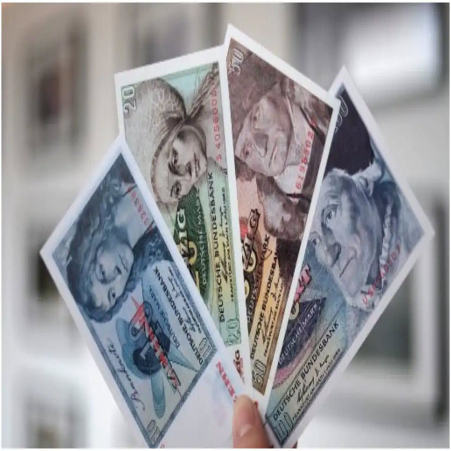 కోల్డ్ వార్ సమయంలో జర్మనీ మానిటరీ వ్యవస్థపై దాడి జరుగుతుందనే అనుమానంతో ముందు జాగ్రత్తగా ఈ బంకర్ను ఏర్పాటు చేసి.. పెద్ద ఎత్తున ధనాన్ని నిల్వ చేశారట. 1964 నుంచి పదేళ్ల పాటు వందలాది ట్రక్కుల్లో కరెన్సీ కట్టలను ఈ బంకర్లోకి చేర్చారట.