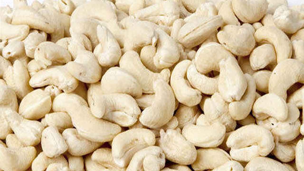 Cashew Benefits: జీడిపప్పు అందుకే తినాలంటారు.. ఆరోగ్య ప్రయోజనాలు తెలిస్తే అస్సలు వదిలిపెట్టరు..