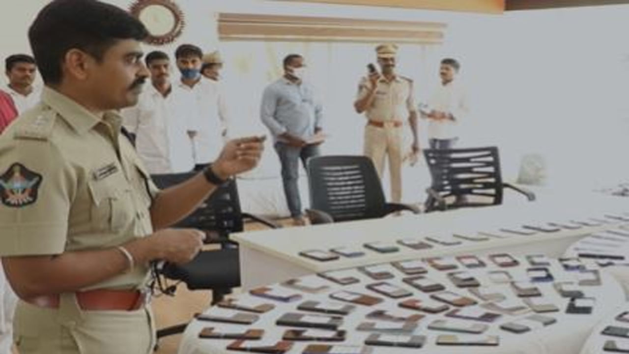 Tirupati Crime: సెకండ్ హ్యాండ్ ఫోన్లను కొనుగోలు చేయొద్దు.. భారీగా ఫోన్లు స్వాధీనం