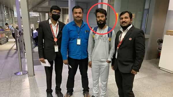 Hyderabad: సినిమాను తలపించే సీన్.. నిమిషం నిమిషానికి ట్రాకింగ్.. టేకాఫ్కు సిద్దంగా ఉన్న ఫ్లైట్లో