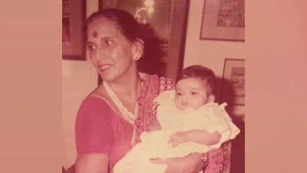 Viral Photo: క్యూట్ బుజ్జాయి.. చిలిపి చిన్నారి.. ఈ ఫోటోలోని పాప ఇప్పుడు కుర్రాళ్లకు ఫేవరెట్ హీరోయిన్.! ఎవరో గుర్తుపట్టారా!
