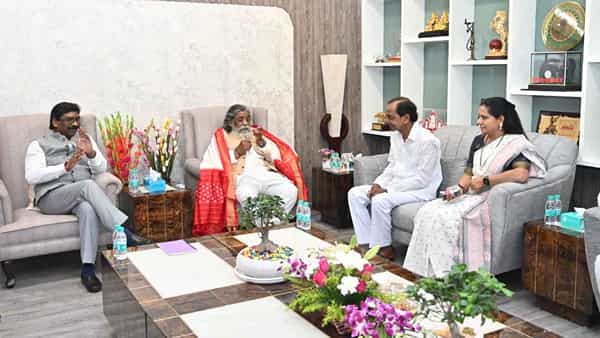 CM KCR: ఇప్పటికైతే ఏ ఫ్రంట్ లేదు.. ఏదైనా ఉంటే చెబుతాం.. రాంచీలో సీఎం కేసీఆర్ సంచలన వ్యాఖ్యలు