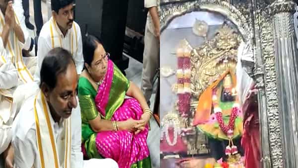 CM KCR: శ్రీమహాలక్ష్మి అమ్మవారిని దర్శించుకున్న సీఎం కేసీఆర్ దంపతులు.. ప్రత్యేక పూజలు