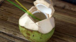 Coconut Water Benefits: వేసవిలో కొబ్బరి నీళ్లు తాగితే  ఎన్నో ప్రయోజనాలు.. తెలిస్తే ఔరా అనాల్సిందే..