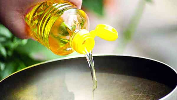 Cooking oil price: రష్యా- ఉక్రెయిన్ యుద్ధం... మన వంటింట్లో మంట.. భారీగా పెరిగిన వంట నూనె ధరలు