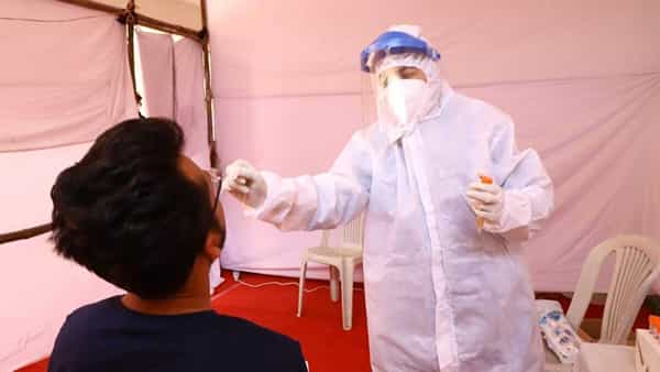 Coronavirus: దేశంలో తగ్గుతున్న కరోనా కేసులు.. నిన్న 50లోపే మరణాలు.. ప్రస్తుతం ఎన్ని యాక్టివ్ కేసులున్నాయంటే..