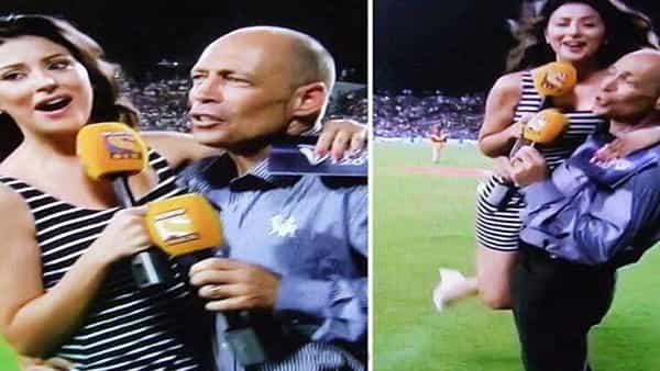 IPL 2022: మళ్లీ వైరల్ అవుతున్న ఐపీఎల్-6 సంఘటన.. లేడీ యాంకర్ని చంకనెత్తుకున్న కామెంటర్..!