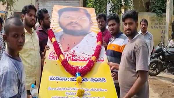 RRR Movie Theater: ఆర్ఆర్ఆర్ థియేటర్లో తీవ్ర విషాదం.. సినిమా చూస్తూ ఓ అభిమాని గుండెపోటుతో మృతి