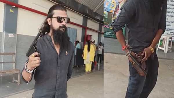 RRR Movie: ఆర్ఆర్ఆర్ థియేటర్ దగ్గర నయా కల్చర్.. హాల్ దగ్గర అభిమాని గన్తో హల్ చల్