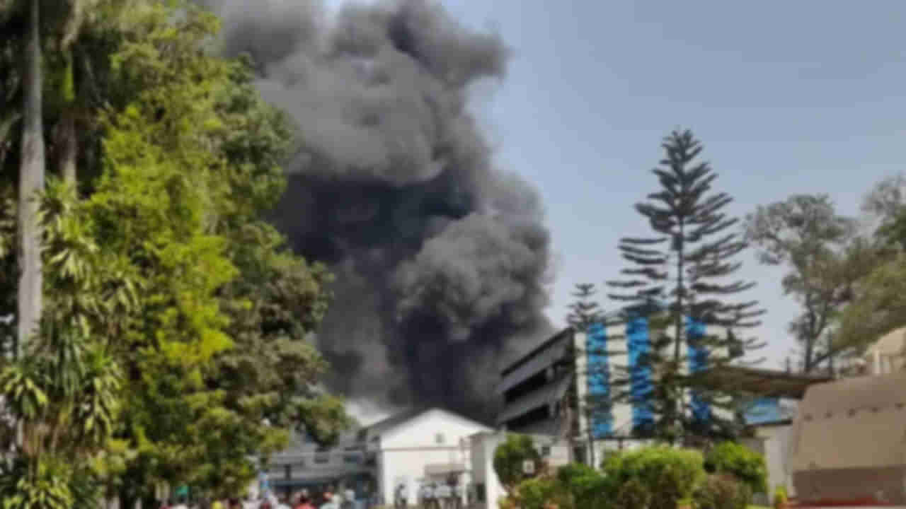 Fire Accident: కెమికల్ కంపెనీలో మంటలు.. రియాక్టర్లు ధ్వంసం.. కిలోమీటర్ల మేర పొగలు..