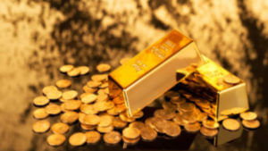 Gold, Silver Price Today: స్వల్పంగా తగ్గిన బంగారం ధర.. పెరిగిన వెండి.. తాజా రేట్ల వివరాలు