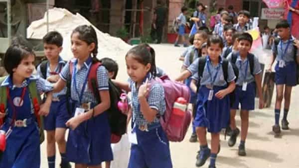 Telangana: రాష్ట్రంలో రోజురోజుకి పెరుగుతున్న ఎండలు.. హాఫ్ డే స్కూల్స్ను ప్రకటించిన విద్యాశాఖ