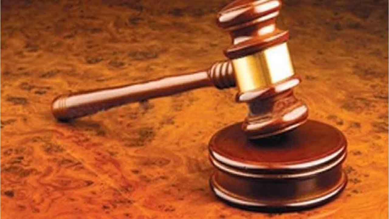 Tollywood Drugs Case: టాలీవుడ్ డ్రగ్స్ కేసు మరో మలుపు.. తెలంగాణ సీఎస్, ఎక్సైజ్శాఖ డైరెక్టర్కు కోర్టు ధిక్కరణ నోటీసులు!