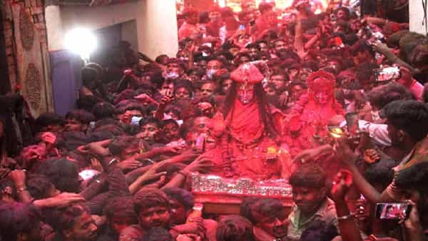 Holi 2022: స్మశానంలోని చితి బూడిదతో హోలీ.. 350 ఏళ్లుగా అదే ఆచారం.. ఎక్కడంటే..