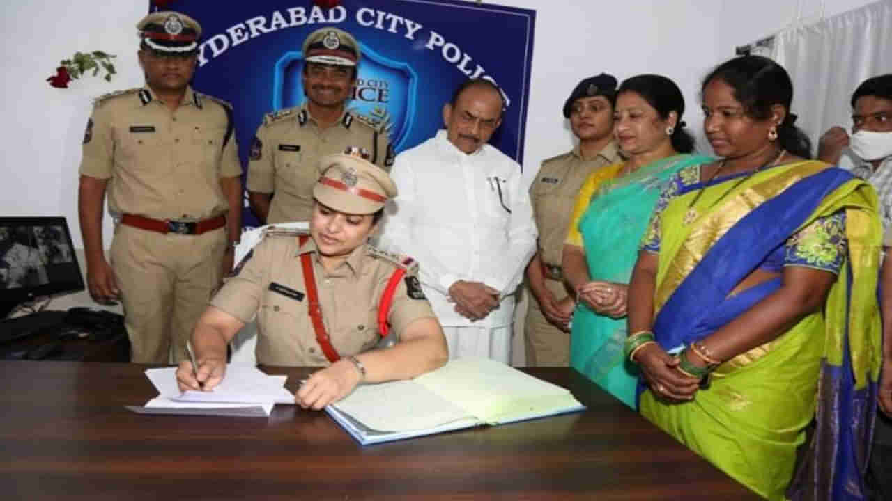 Womens day 2022: మహిళా అధికారికి అరుదైన గౌరవం.. తెలంగాణలో తొలి స్టేషన్ హౌస్ ఆఫీసర్గా మధులత..