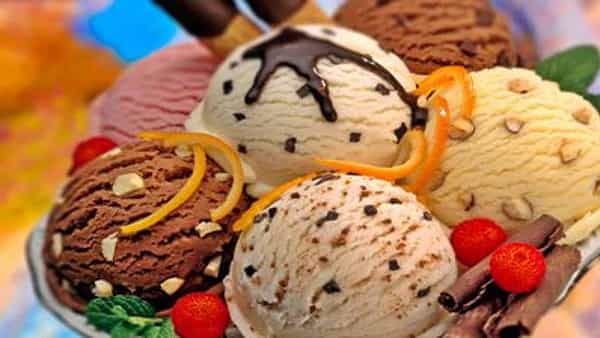 Ice Cream: వేసవిలో ఐస్క్రీంను ఎక్కువగా తినేస్తున్నారా ? అయితే మీరు ప్రమాదం కొనితెచ్చుకున్నట్లే.