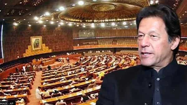 Pakistan Politics: అవిశ్వాస తీర్మానంపై చర్చకు విపక్షాల పట్టు.. గందరగోళం నడుమ పాక్ పార్లమెంట్లో ఏప్రిల్ 3కి వాయిదా!