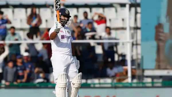 IND vs SL: రోహిత్ శర్మకు షాకిచ్చిన రిషబ్ పంత్.. ఆ స్పెషల్ రికార్డులో చేరిన టీమిండియా కీపర్