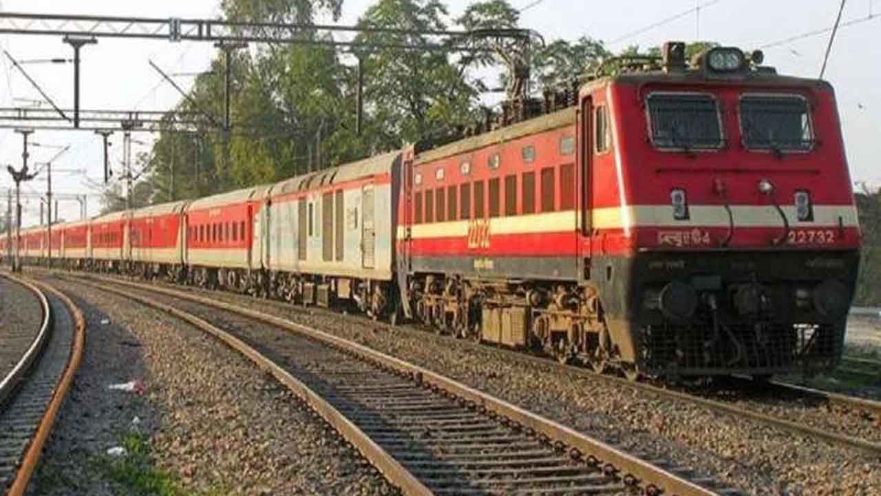 Indian Railway: రైల్వే ప్రయాణికులకు గమనిక.. టికెట్‌పై ఉండే ఈ 5 అంకెల సంఖ్యని గమనించారా..!
