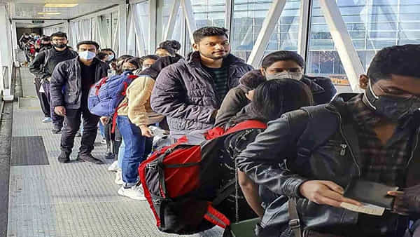 Russia Ukraine War: అప్పుడు అలా.. ఇప్పుడిలా.. విదేశాల్లోని భారతీయుల తీరు ఇదే..