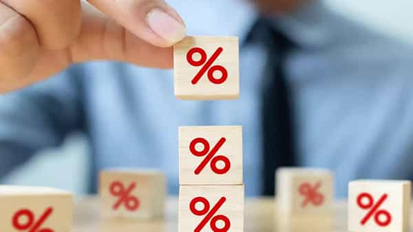 Axis Bank: ఎఫ్డీలపై వడ్డీ రేట్ల పెంపు.. కీలక నిర్ణయం తీసుకున్న మరో బ్యాంక్.. ఎంత పెరిగాయంటే..