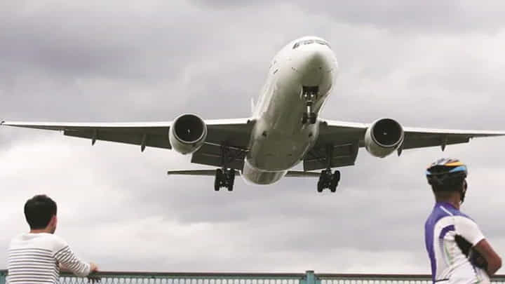 Airline Business: అప్పుల ఊబిలో విమాన రంగం.. లాభాల ఆకాశంలోకి అవి ఎగరగలవా..? Airline Business: అప్పుల ఊబిలో విమాన రంగం.. లాభాల ఆకాశంలోకి అవి ఎగరగలవా..?