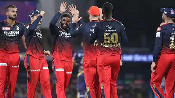 RCB vs KKR, IPL 2022: తడబడిన కేకేఆర్.. బెంగళూర్ ముందు స్వల్ప లక్ష్యం.. బౌలింగ్లో సత్తా చాటిన హసరంగా, ఆకాష్ దీప్..