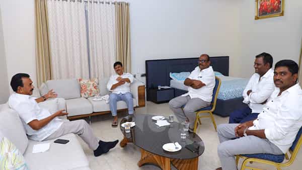 Telangana Politics: తెలంగాణలో నయా రాజకీయం.. హాట్ టాపిక్గా జూపల్లి ఖమ్మం టూర్.. ఏం జరుగబోతోంది?..