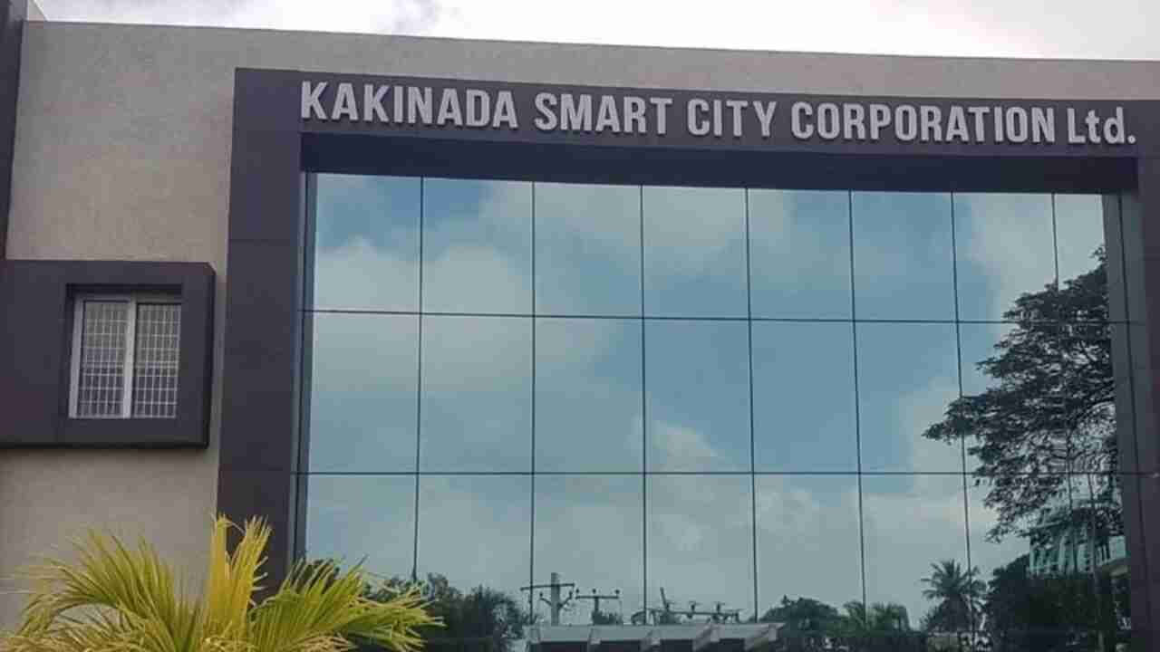 Kakinada Corporation: పన్నులు చెల్లించాలని కుళాయి కనెక్షన్ కట్ చేశారు.. అధికారుల తీరుకు నివ్వెరపోతున్న ప్రజలు