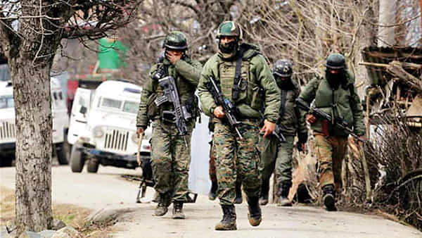 Jammu and Kashmir: కశ్మీర్లో ఉగ్రవాదుల కోసం సెర్చ్ ఆపరేషన్.. నలుగురు ఉగ్రవాదులను మట్టుబెట్టిన భద్రతా బలగాలు..