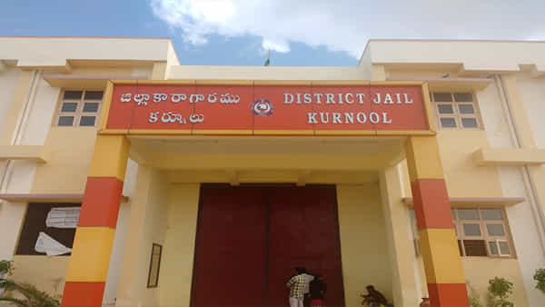 Kurnool: నిన్న జైలు నుంచి పరారయ్యాడు.. నేడు మళ్లీ వచ్చాడు.. అసలు ఏం జరిగిందంటే..