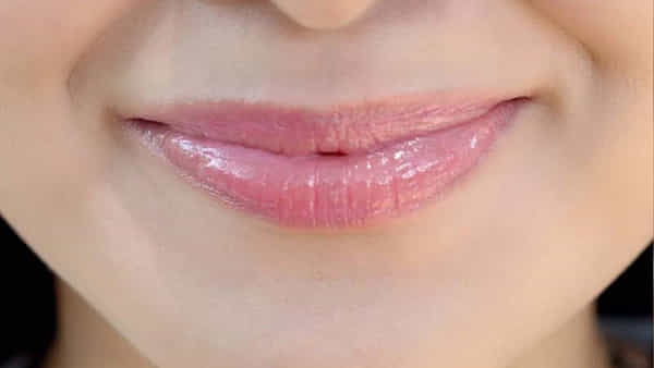 Beauty Tips: అందమైన పెదాల కోసం అదిరే చిట్కాలు.. ఇంట్లోనే సింపుల్గా ఇలా చేయండి..!