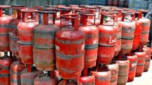 Gas Cylinder Prices: గ్యాస్‌ సిలిండర్‌ ధరలు భారీగా పెరిగే అవకాశం.. కారణం ఏమిటి..?