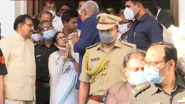 West Bengal: ఉప్పు నిప్పు ఒక్కటైంది.. మధ్యాహ్నం బై బైలు.. సాయంత్రం టీ భేటీ.. గవర్నర్, సీఎంల మధ్య కుదిరిన సయోధ్య!