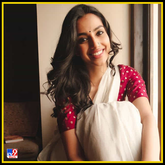 Meenakshi Chaudhary New Photos. Credit by:Meenakshi Chaudhary/Instagram
