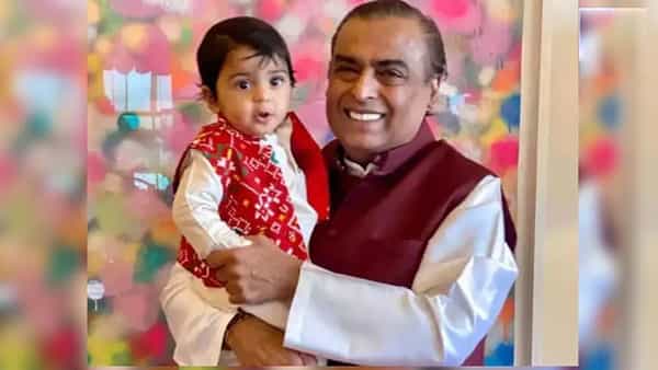 Mukesh Ambani: అంబానీ మనవడా మజాకా.. 15 నెలలకే బడి బాట.. మొదటి రోజు ఇలా..