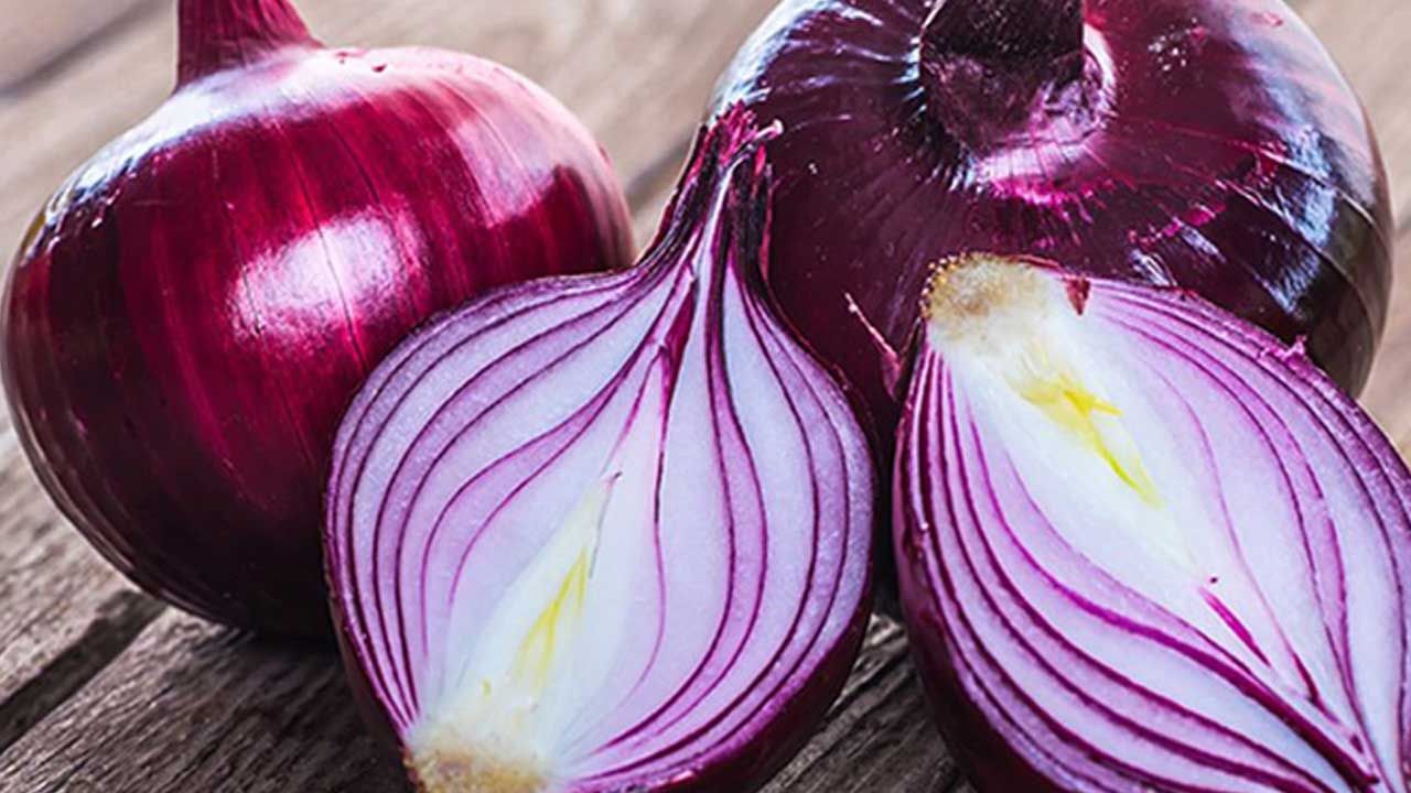 Onions Side Effects: నిత్యం ఉల్లి లేనిదే ముద్ద దిగడం లేదా.. అయితే ఈ సమస్యలున్నవారు తింటే కొత్త కష్టాలు కొని తెచ్చుకున్నట్లే