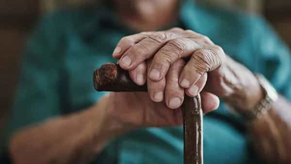 Pensioners: పెన్షనర్లు అలర్ట్.. ఆ సర్టిఫికెట్లో తప్పులుంటే పెన్షన్ ఆగిపోతుంది..!