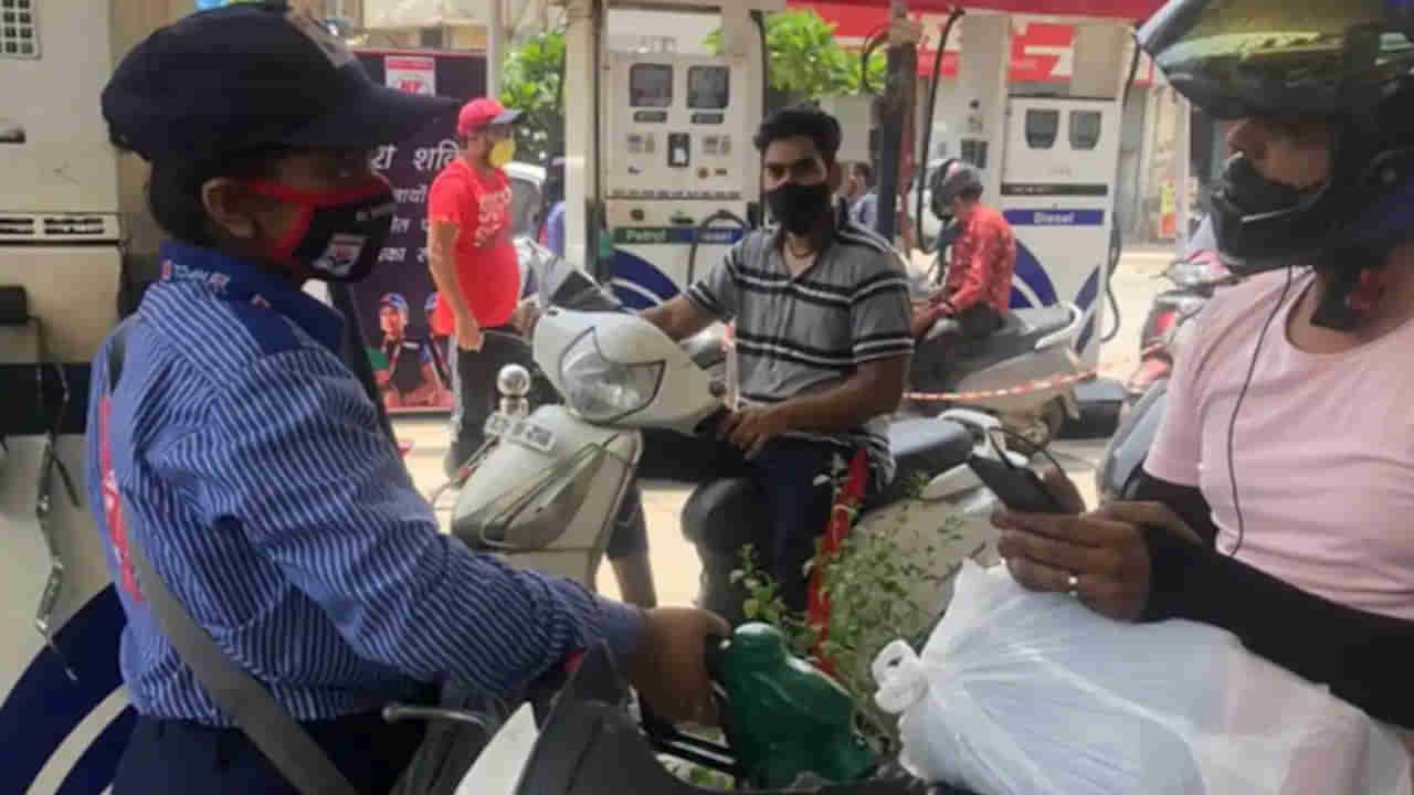 Petrol-Diesel Price Today: అంతర్జాతీయ మార్కెట్‌లో మండుతోన్న ముడి చమురు ధరలు.. మరి మన దేశంలో పెట్రోల్‌ రేట్లు ఎలా ఉన్నాయంటే..