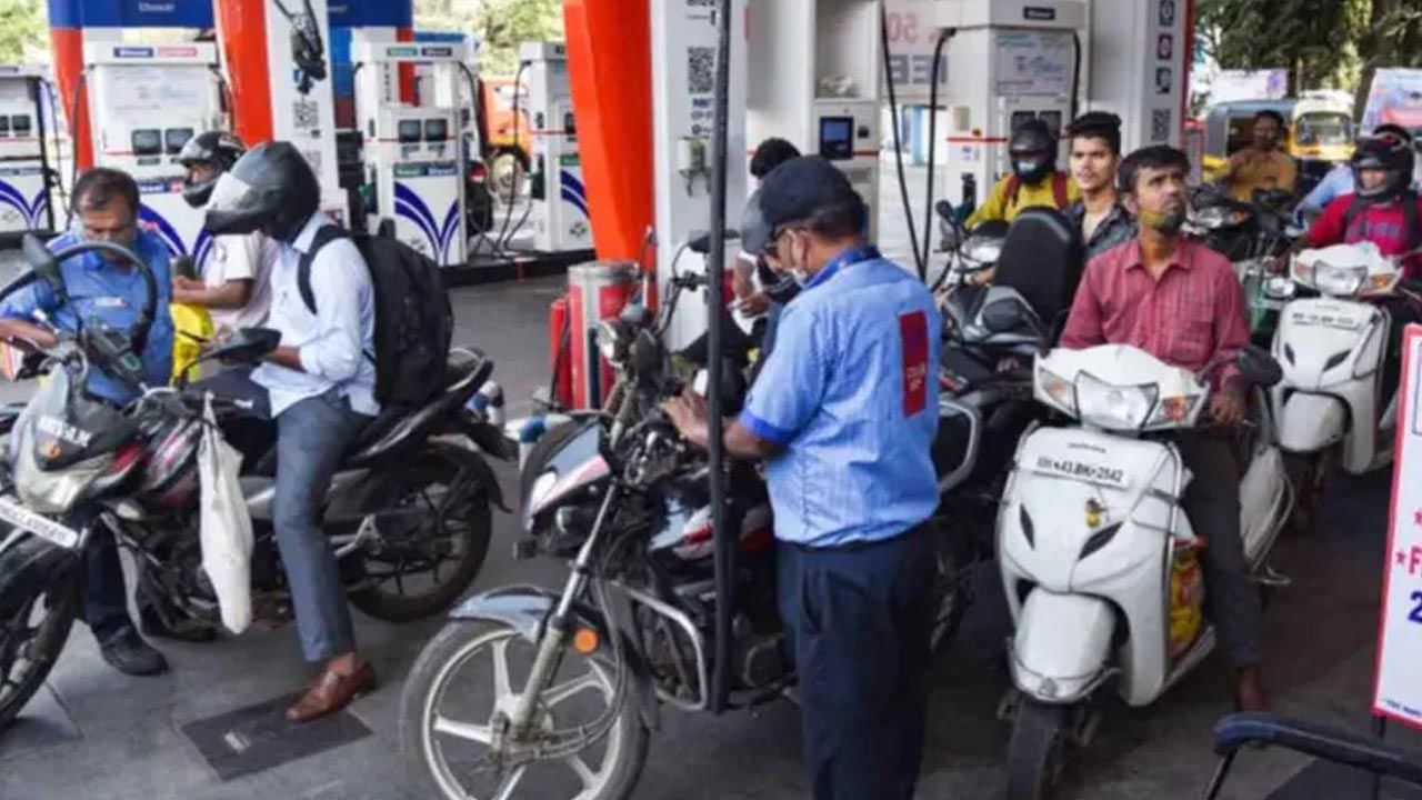 Petrol Diesel Price Today: తగ్గేదెలే.. మళ్లీ పెరిగిన పెట్రోల్, డీజిల్ ధరలు.. రూ. 120 మార్క్ దాటి పరుగులు..